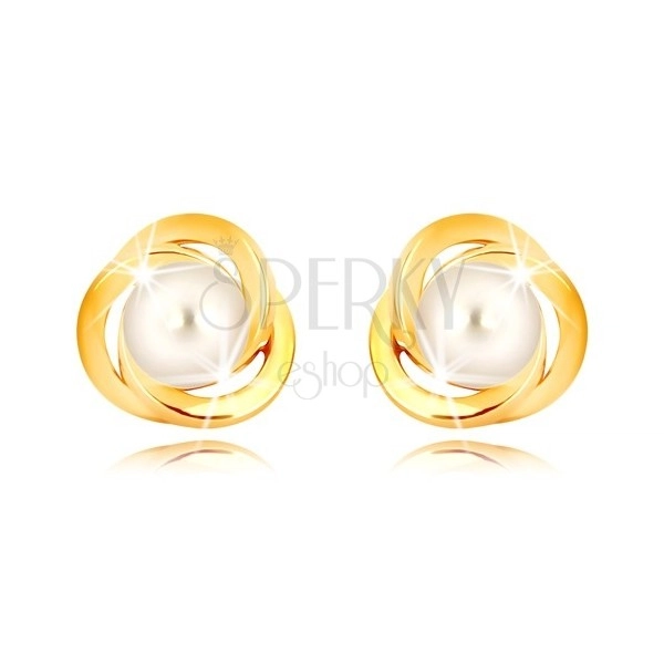 9K sárga arany fülbevaló - három egymásba fonódó karika, fehér édesvízi gyöngy, 5 mm