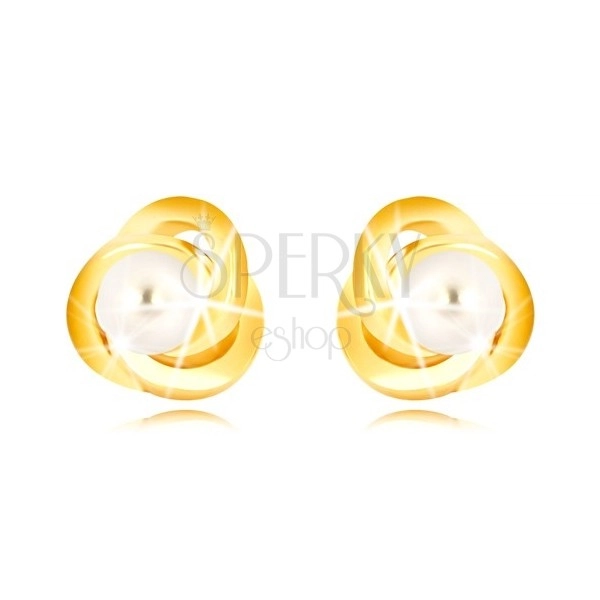 9K sárga arany fülbevaló - három összefonódó gyűrű, édesvízi gyöngy fehér színben, 3 mm