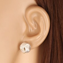 Fülbevaló 925 ezüstből - fényes térbeli csomó keskeny vonalakkal, beszúrós fülbevaló