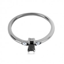 925 ezüst gyűrű - téglalap alakú fekete és kerek átlátszó cirkóniák