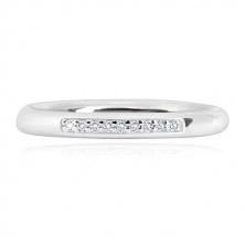 925 ezüst karikagyűrű - fényes, lekerekített felület, apró áttetsző cirkónia sávval