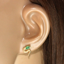 375 arany fülbevaló - csavart kígyó cirkónia fejjel zöld színben, beszúrós fülbevaló