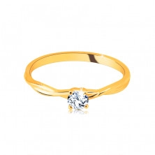 Eljegyzési gyűrű 14K sárga aranyból – csiszolt átlátszó cirkónia a gyűrűbe helyezve