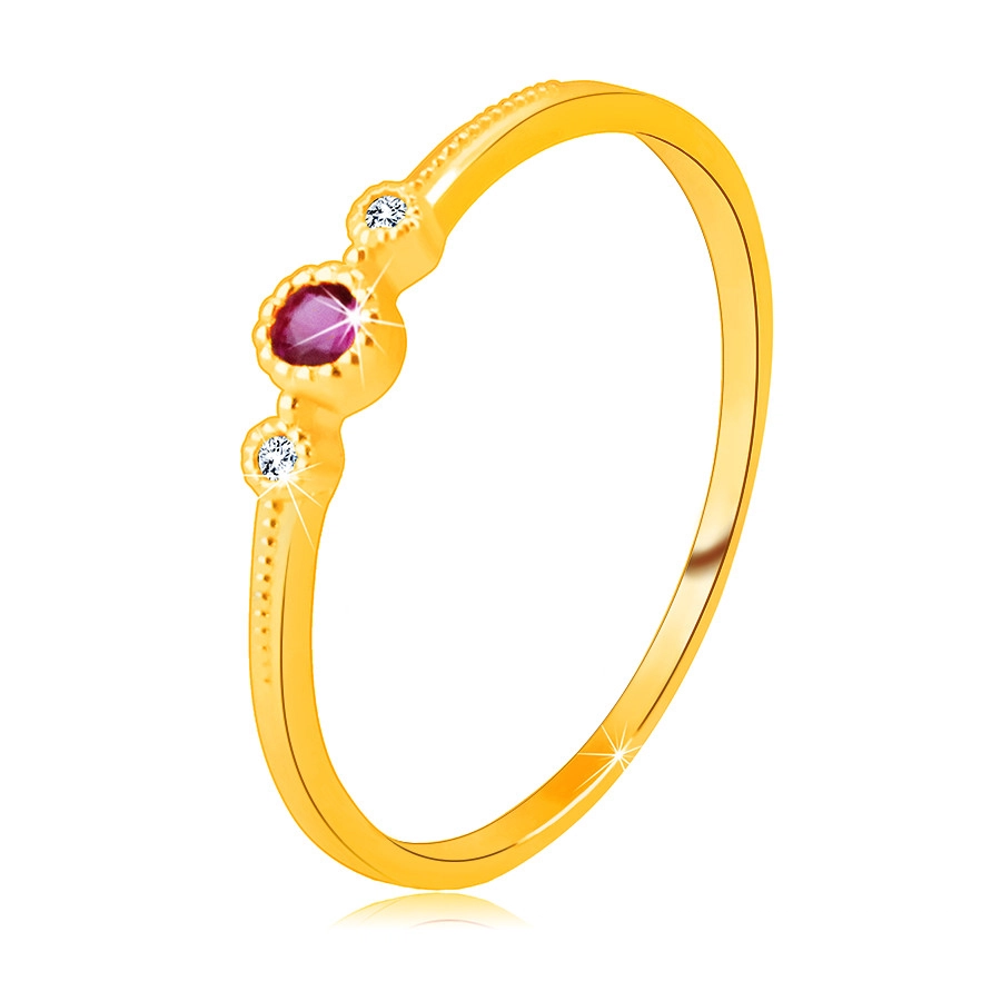 Gyémánt gyűrű 14K sárga aranyból - rubin keretben, átlátszó briliánsok, apró gyöngyök - Nagyság: 51