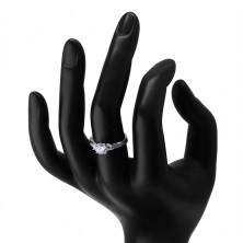 925 Ezüst gyűrű - csillogó, áttettsző cirkóniával, keskeny, fényes , cirkóniával kirakott vállakkal