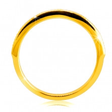 Gyémánt gyűrű 14K sárga aranyból - finom dekoratív bevágások, átlátszó briliáns, 1,5 mm