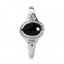 925 Ezüst gyűrű, fekete ovális alakú ónix, gyöngy alakú peremmel, magasfényű
