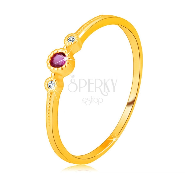 Gyűrű 9K sárga aranyból – rubin foglalatban, kerek cirkóniák, pontok