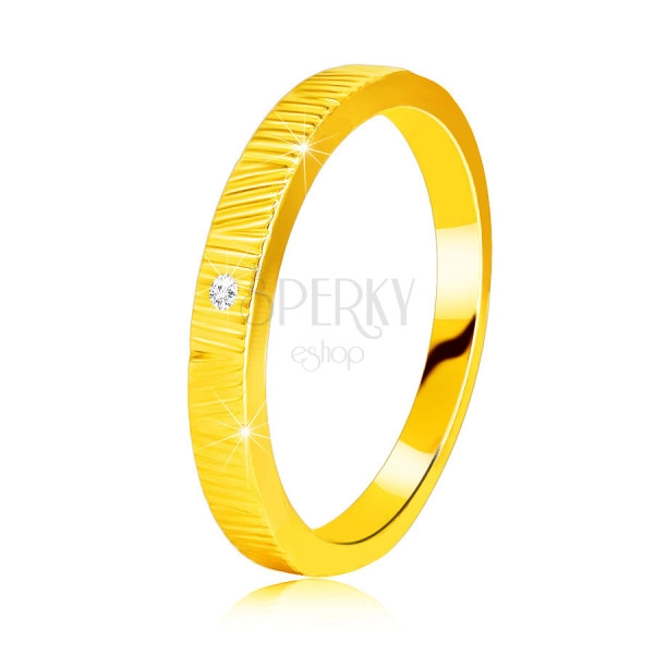 14K sárga arany gyűrű - finom rovátkákkal, átlátszó cirkónia, 1,3 mm 