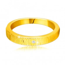 14K sárga arany gyűrű - finom díszítő rovátkák, átlátszó cirkónia, 1.5 mm