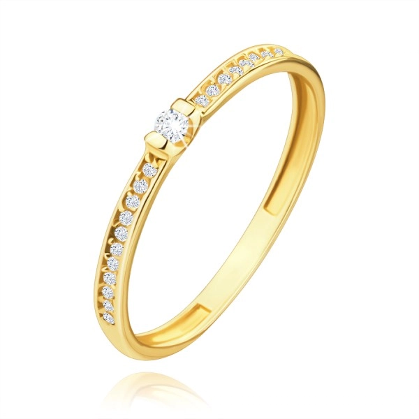 14K sárga arany gyűrű -egy átlátszó cirkónia középen,apró cirkóniák