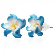 Fehér - kék pluméria fülbevalók - FIMO
