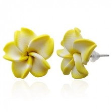 Beszúrós fimo fülbevaló - sárgásfehér virág