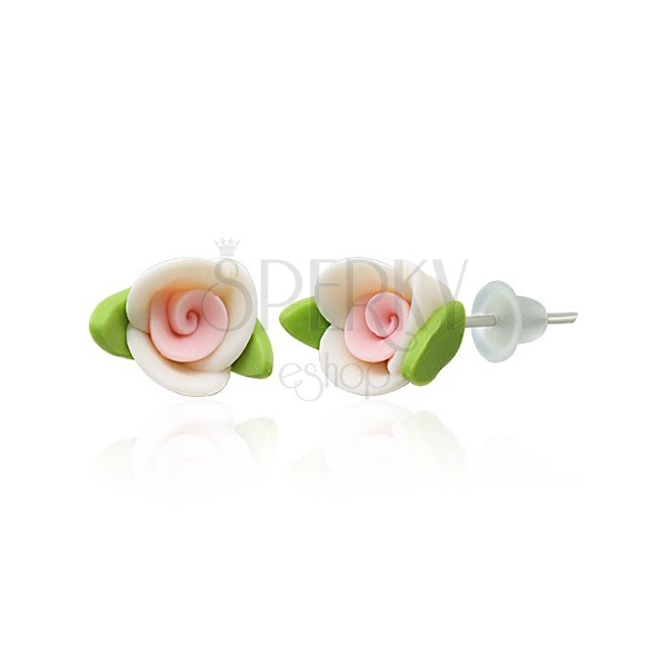 Fülbevaló fimo anyagból - fehér rózsa levelekkel
