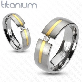 Titánium ezüst gyűrű - arany vonal, cirkónia - Nagyság: 52