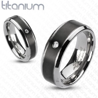 Titánium gyűrű - fekete sáv, cirkónia - Nagyság: 55