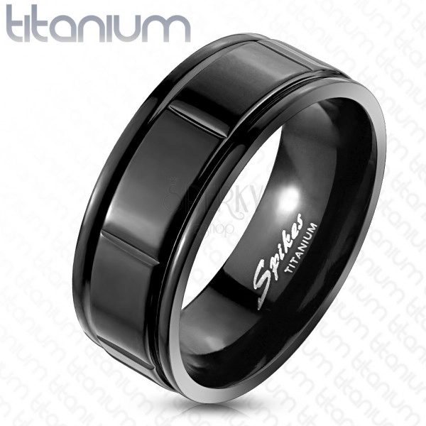 Fekete titánium gyűrű - bemart szegélyek és téglalapok