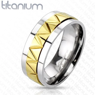 Titánium karikagyűrű - aranyozott cikkcakk mintázat - Nagyság: 60