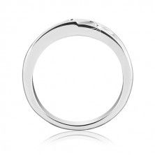 Ezüst karikagyűrű – finom vágás, öt beágyazott cirkónia