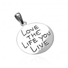 925 ezüst függő - érme LOVE THE LIFE YOU LIVE felirattal