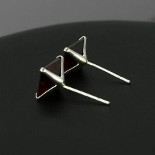 925 ezüst fülbevaló - vörös cirkónia négyzet, 7 mm, stekkerzár 