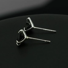 Sterling ezüst fülbevaló - fekete cirkonszív, 7 mm