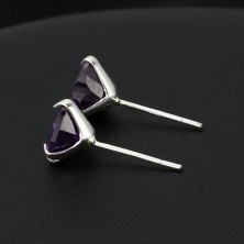 925 ezüst bedugós fülbevaló - cirkonszív, lila, 7 mm