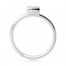 Sterling ezüst gyűrű - kiemelkedő négyzet cirkónia, keretben